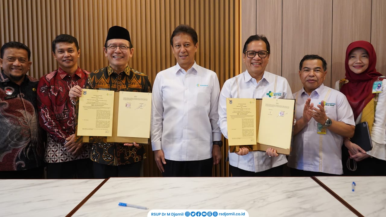 Penandatanganan perjanjian kerja sama RSUP M Djamul Padang dengan Pemko Payakumbuh terkait penguatan tata kelola RSUD Adnaan WD Kota Payakumbuh, Kamis, (30/7). Foto: RSUP M Djamil Padang