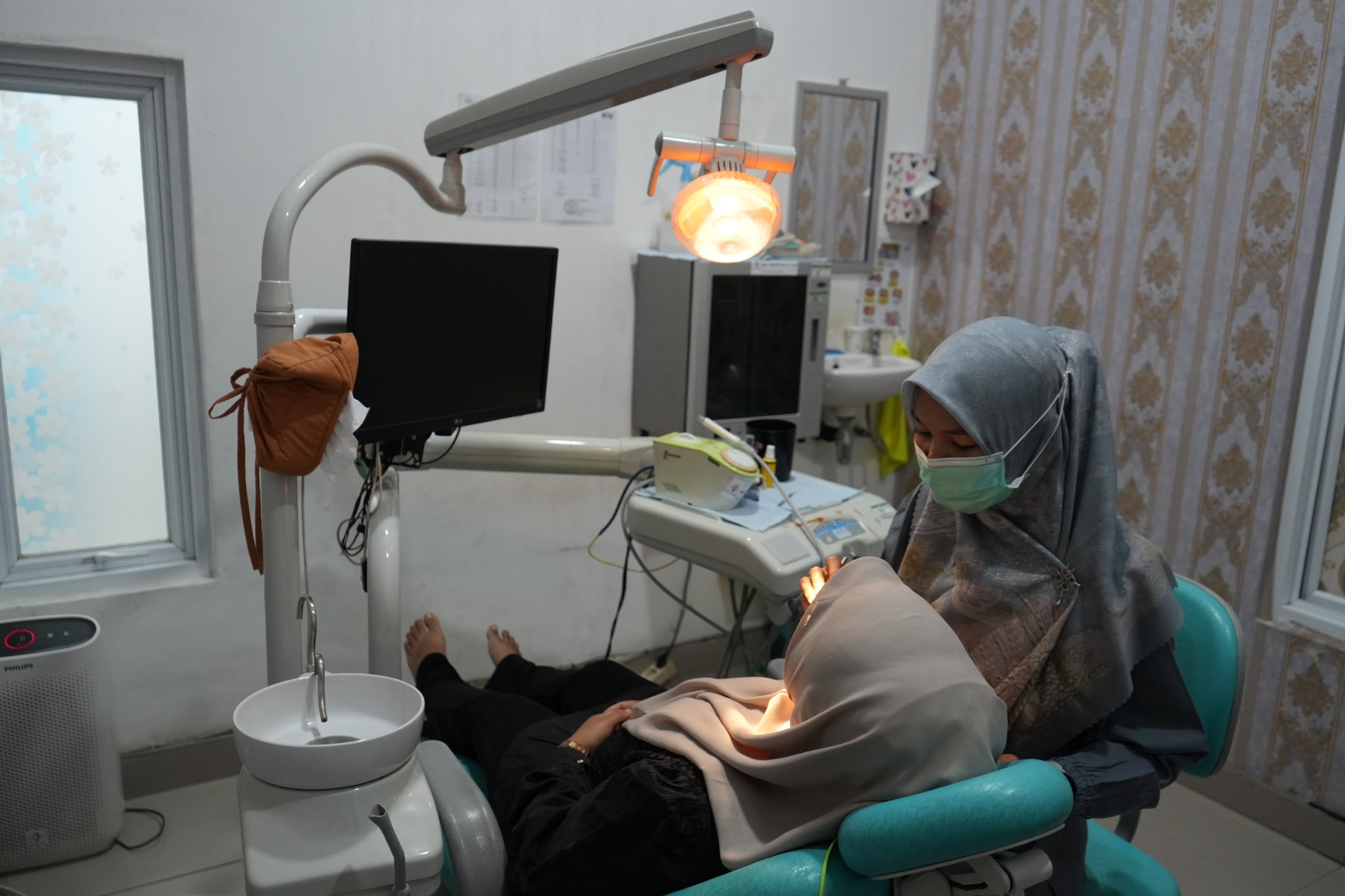 Layanan kesehatan di Klinik Mediska. Foto: Reza Shahab/Humas KAI Divre II Sumbar