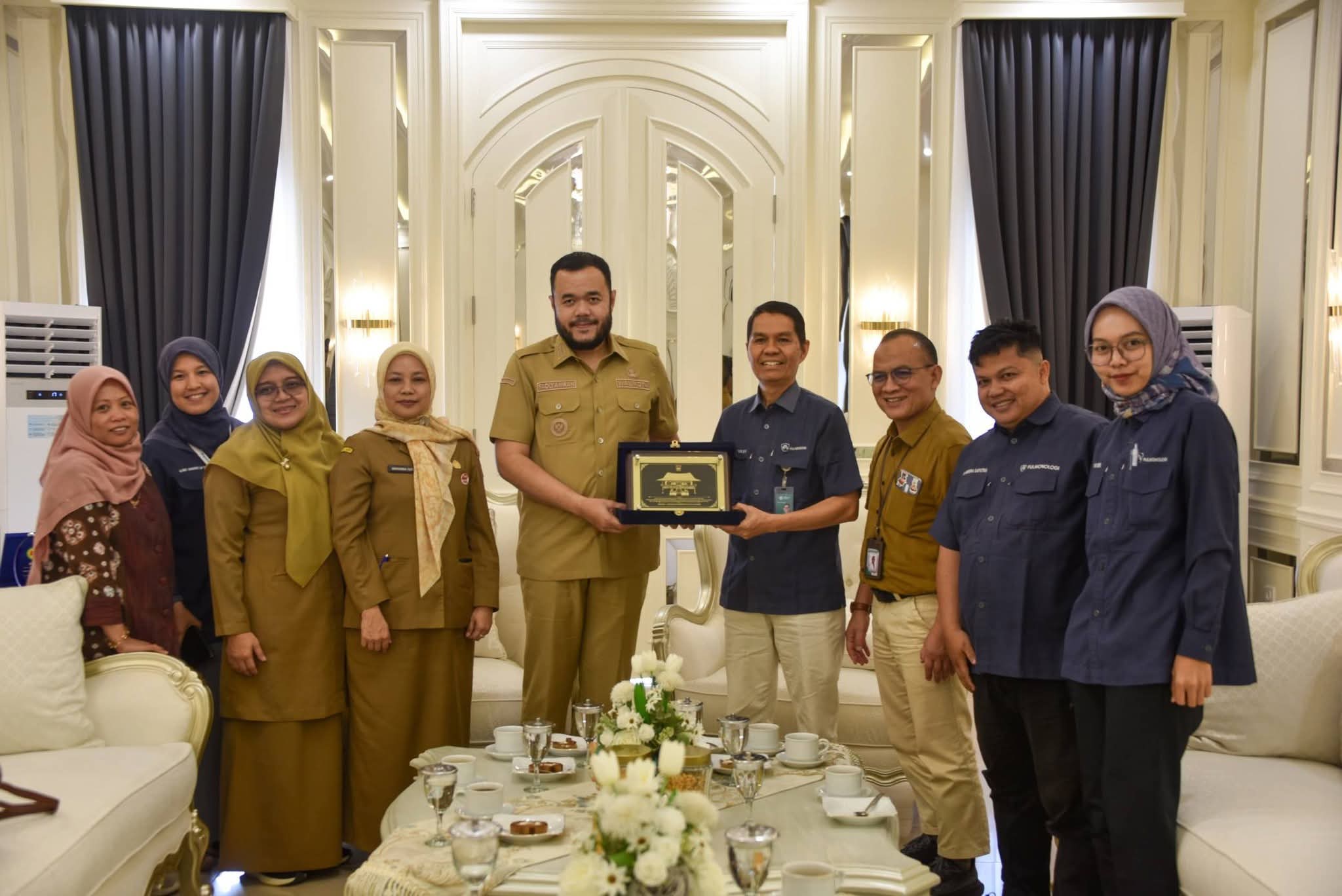 Wali Kota Padang, Fadly Amran, menerima audiensi dari jajaran Pengurus PDPI Sumbar di Ruang VIP Rumah Dinas Wali Kota, Selasa (2/6).Foto: FB Diskominfo Padang